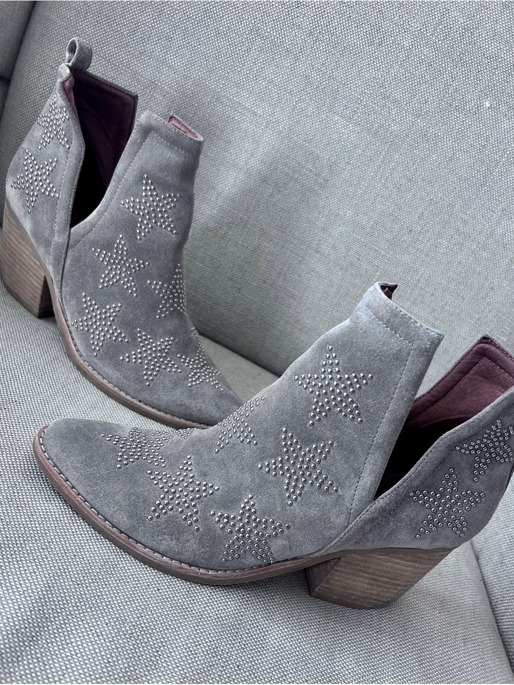 Jeffrey Campbell block heel gray suede booties with stars -Sz 8